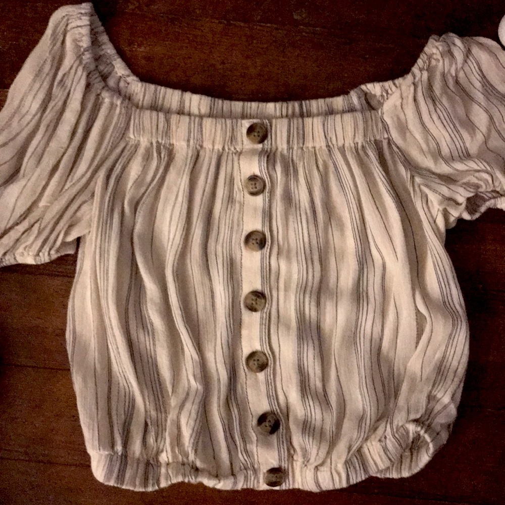 Off the shoulder xs American eagle top